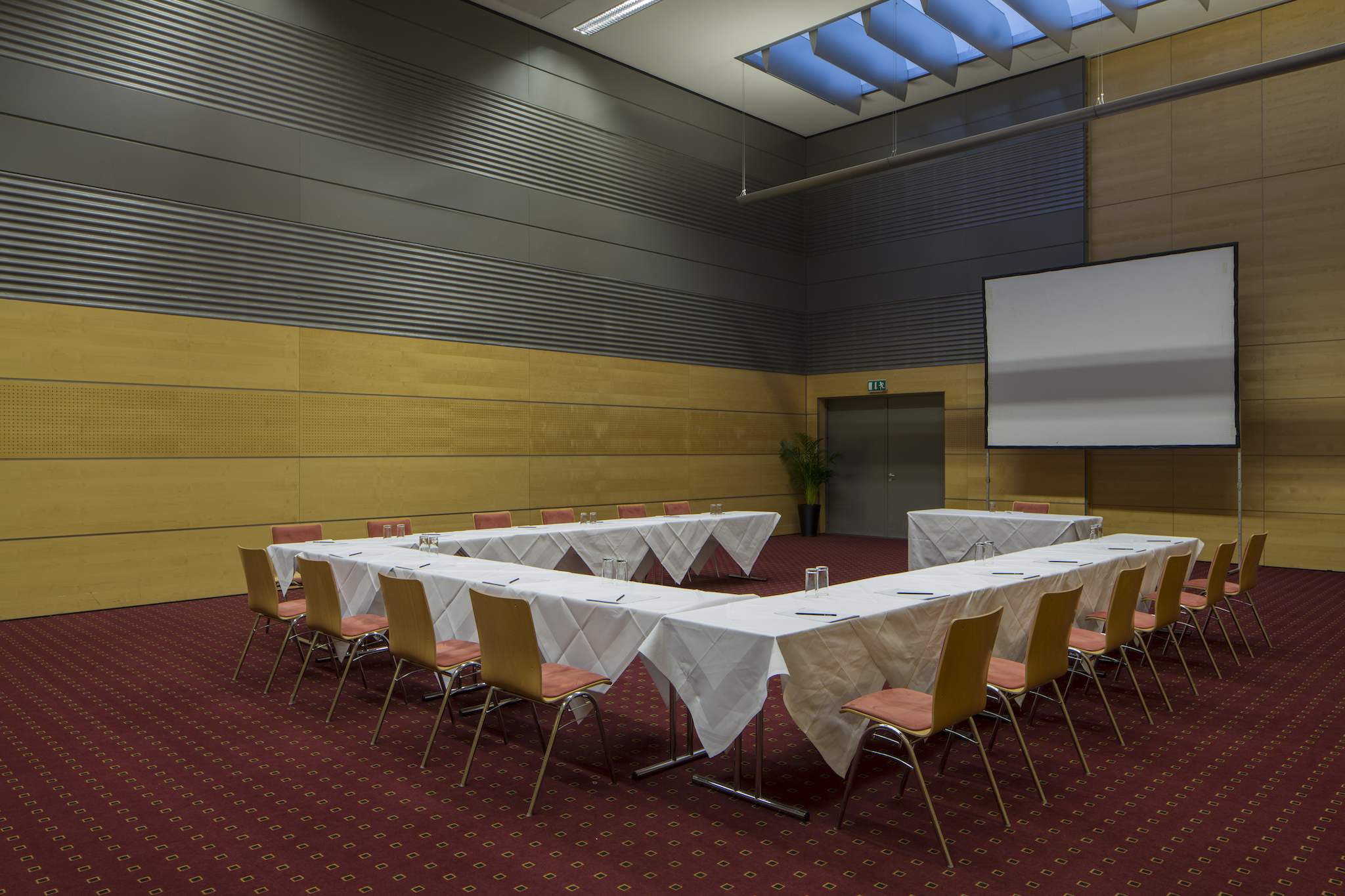 Seminar room Europa 1 with u-shape | Eventhotel Pyramide in Vienna